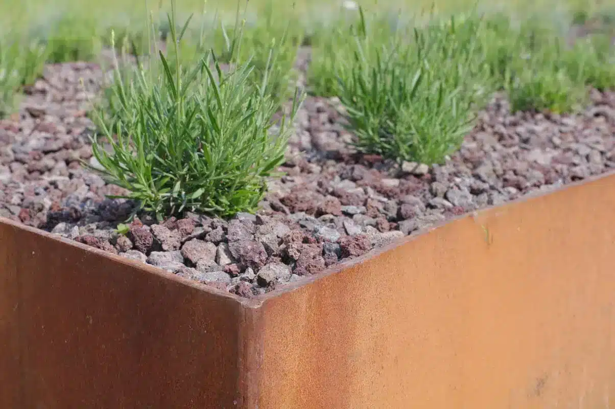 bordure en acier corten pour l'aménagement de jardin