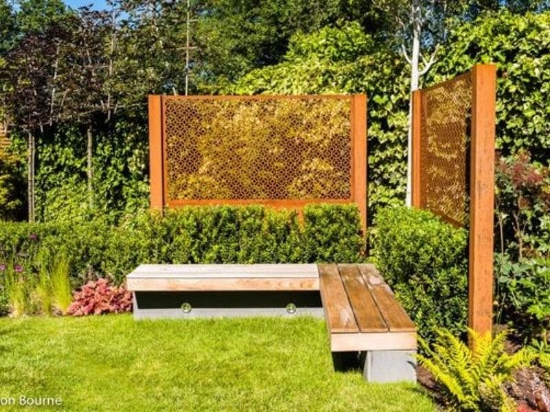 Décorez votre extérieur avec un treillis en acier corten