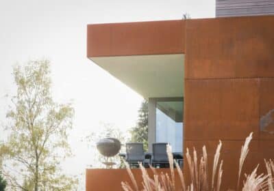 Bardage en acier Corten par Alain Rosen